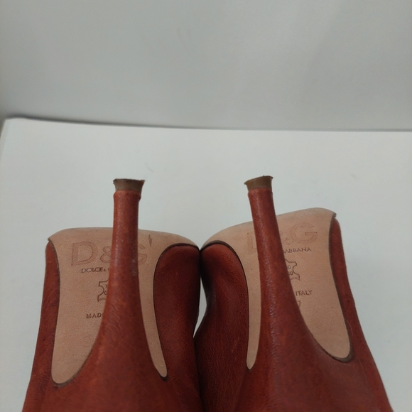 D&G Women's Brown Leather Heels - Picture 4 of 7